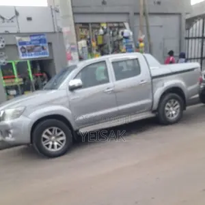 Toyota Hilux 2015 Silver