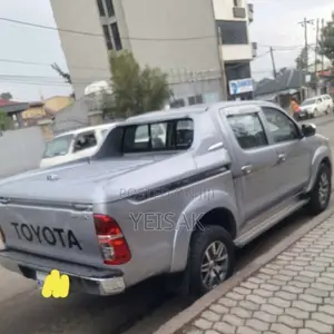 Toyota Hilux 2015 Silver