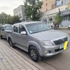 Toyota Hilux 2015 Silver