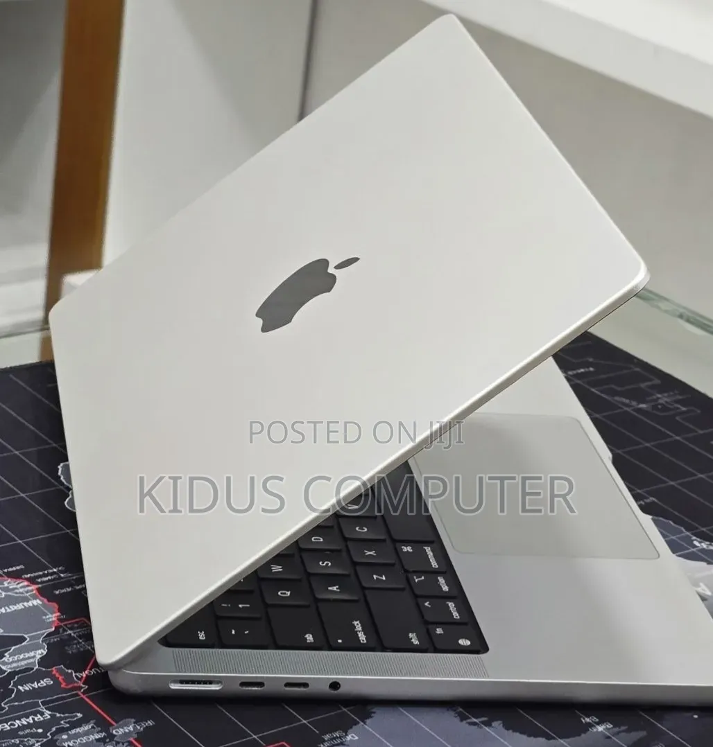 New Laptop Apple MacBook Pro 2020 M1 32GB Apple M1 SSD 512GB