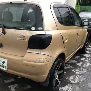 Toyota Vitz 2004 Gold