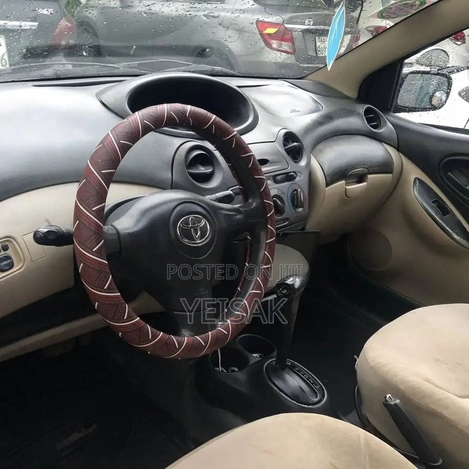 Toyota Vitz 2004 Gold