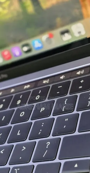 New Laptop Apple MacBook Pro 2019 16GB Intel Core i5 SSD 512GB