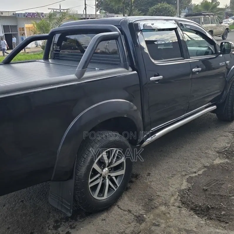 Toyota Hilux 2010 Black