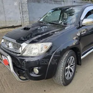 Toyota Hilux 2010 Black