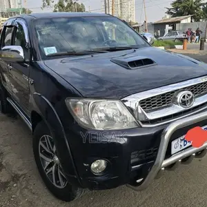 Toyota Hilux 2010 Black