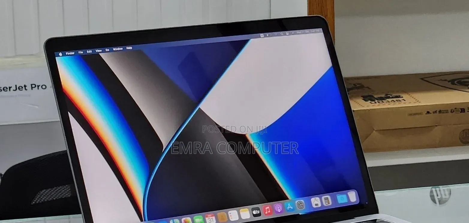 New Laptop Apple MacBook Pro 2019 16GB Intel Core i7 SSD 512GB