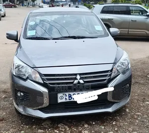 Mitsubishi Attrage 2021 Silver