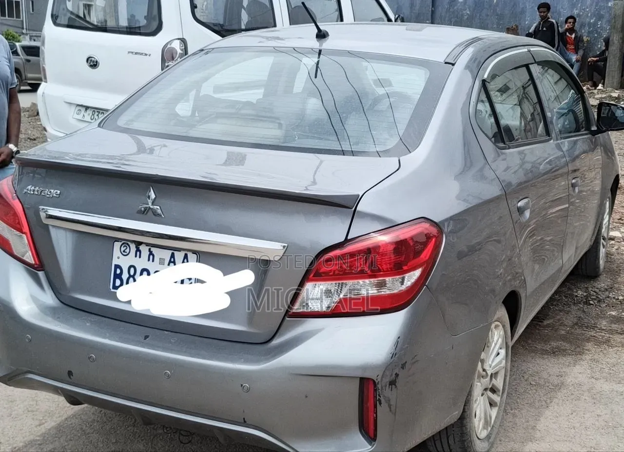 Mitsubishi Attrage 2021 Silver