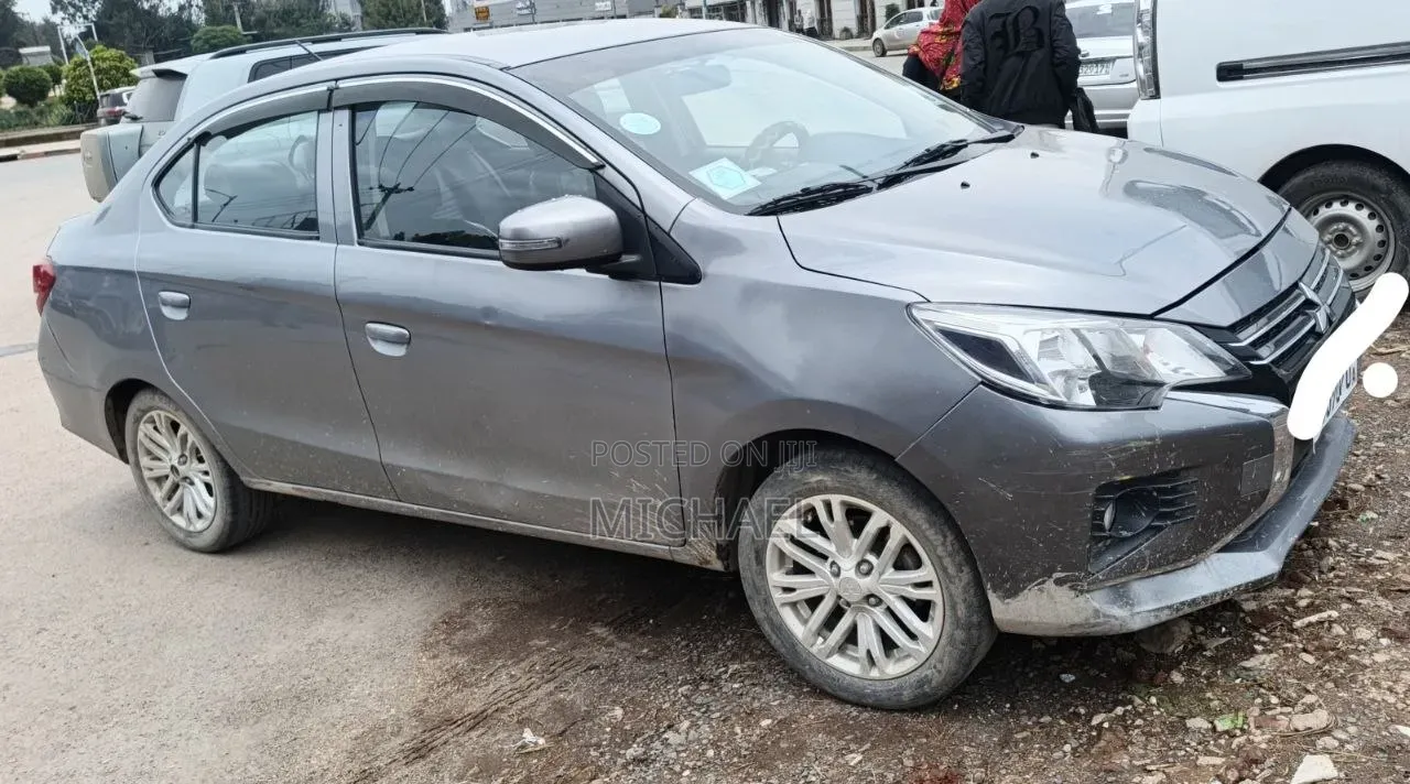 Mitsubishi Attrage 2021 Silver