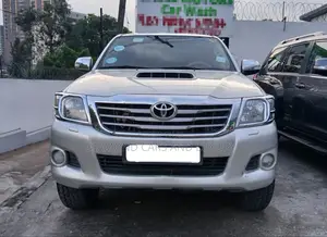 Toyota Hilux 2013 Gray