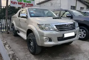 Toyota Hilux 2013 Gray