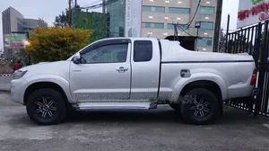 Toyota Hilux 2013 Gray