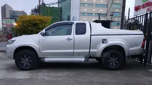 Toyota Hilux 2013 Gray