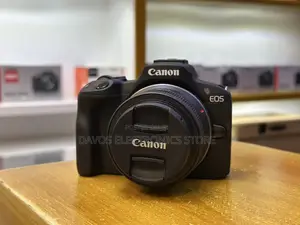 Canon EOS R50 Mirrorless Camera With 18-45mm Lens