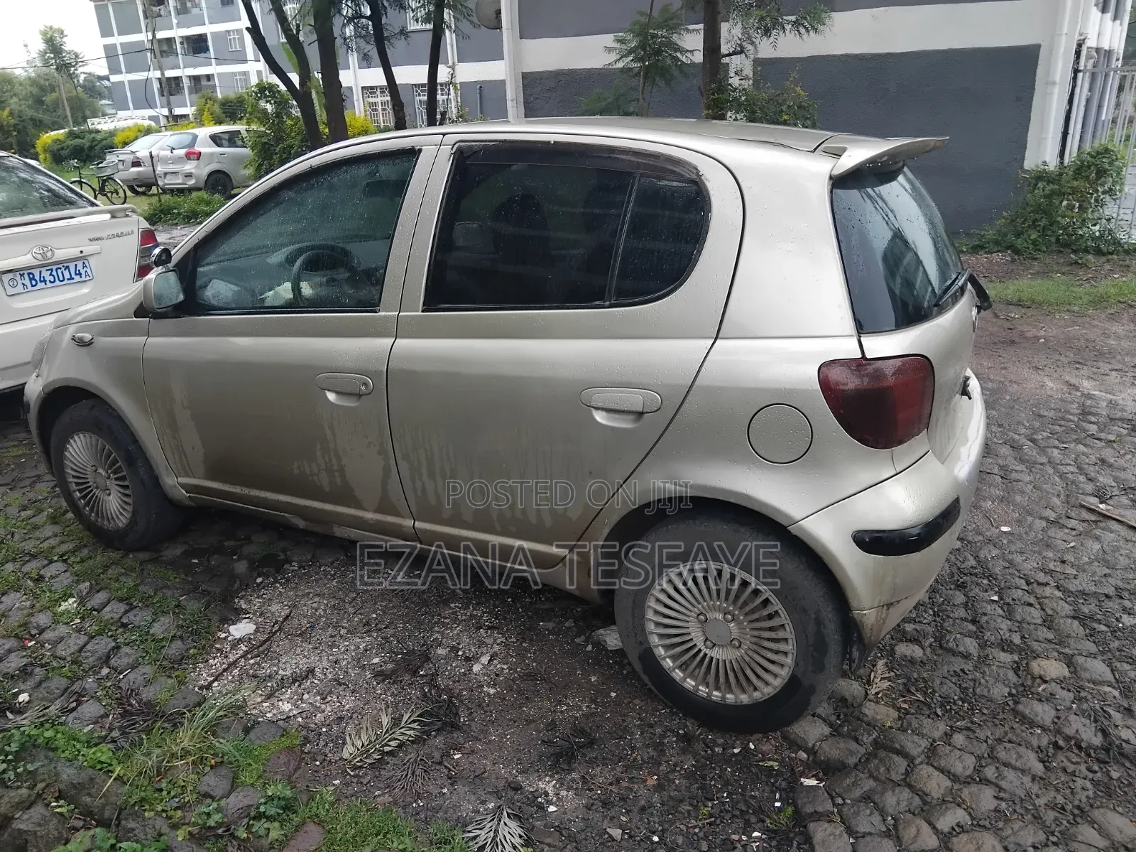 Toyota Vitz 2002 Beige
