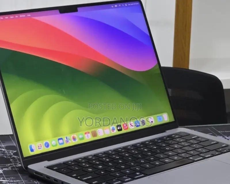 New Laptop Apple MacBook Pro 2023 M3 8GB Apple M3 Pro SSD 512GB