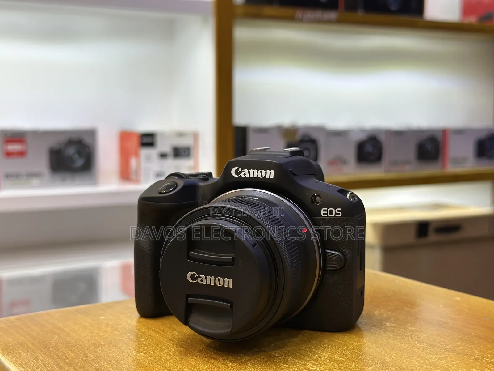 Canon EOS R100 Mirrorless Camera With 18-45mm Lens