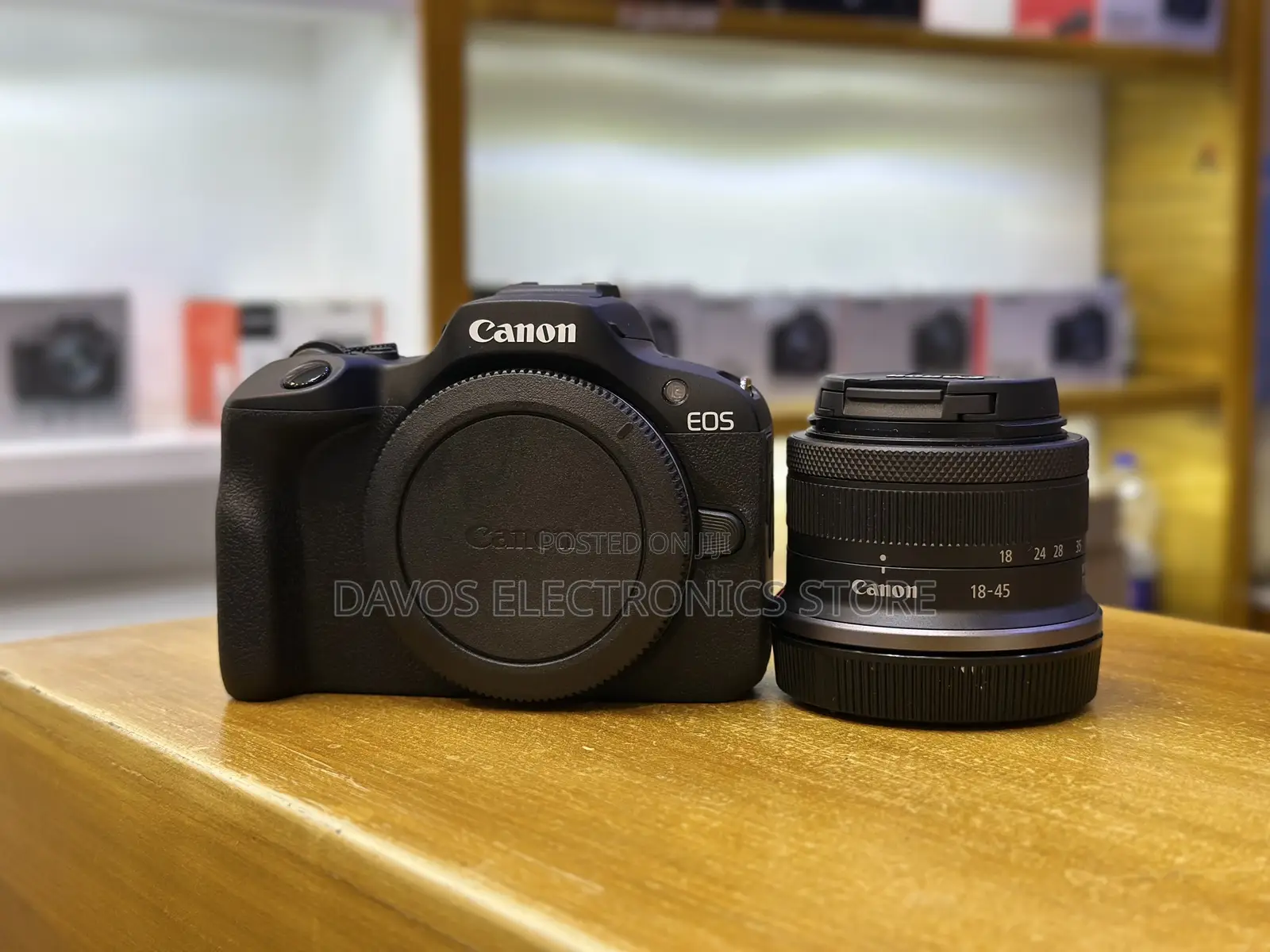 Canon EOS R100 Mirrorless Camera With 18-45mm Lens