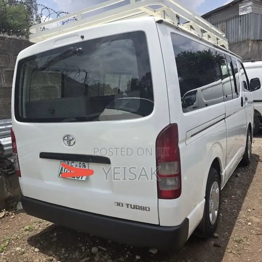 Toyota HiAce 2013 White