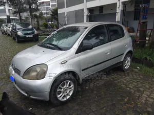 Toyota Vitz 2001 Silver