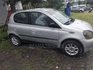 Toyota Vitz 2001 Silver