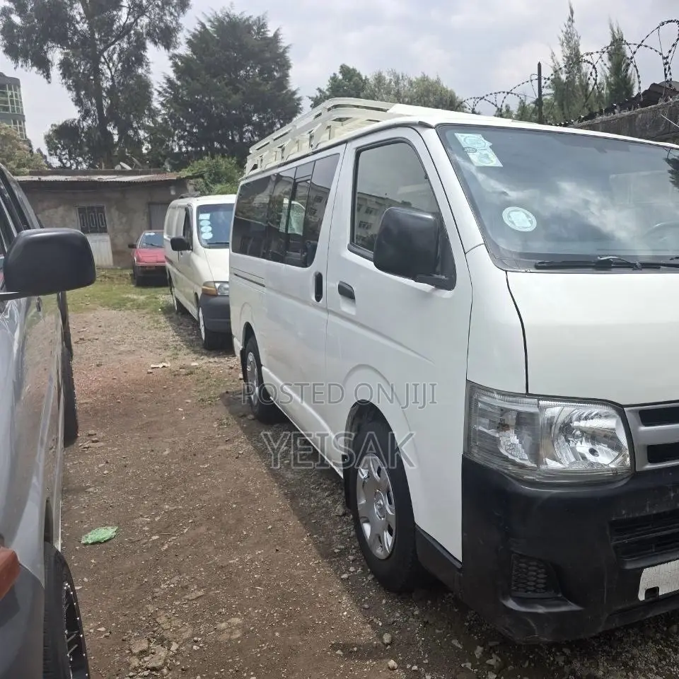 Toyota HiAce 2013 White