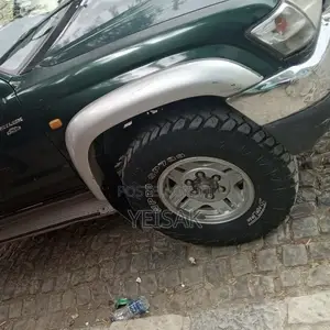 Toyota Hilux 2002 Green