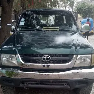 Toyota Hilux 2002 Green