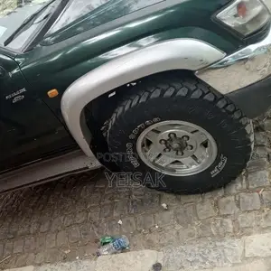 Toyota Hilux 2002 Green