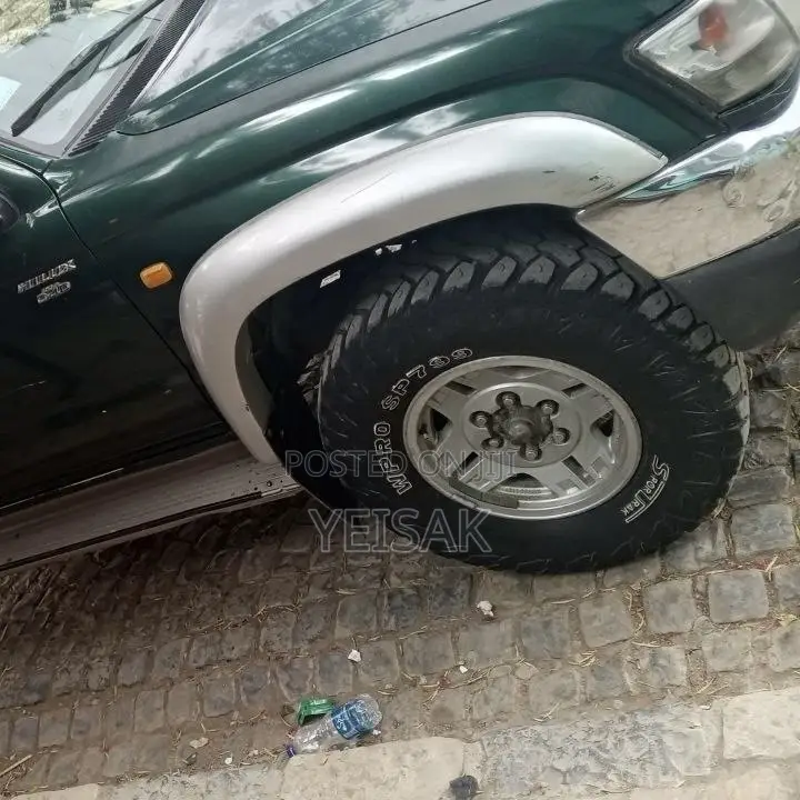 Toyota Hilux 2002 Green