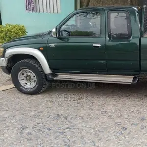 Toyota Hilux 2002 Green