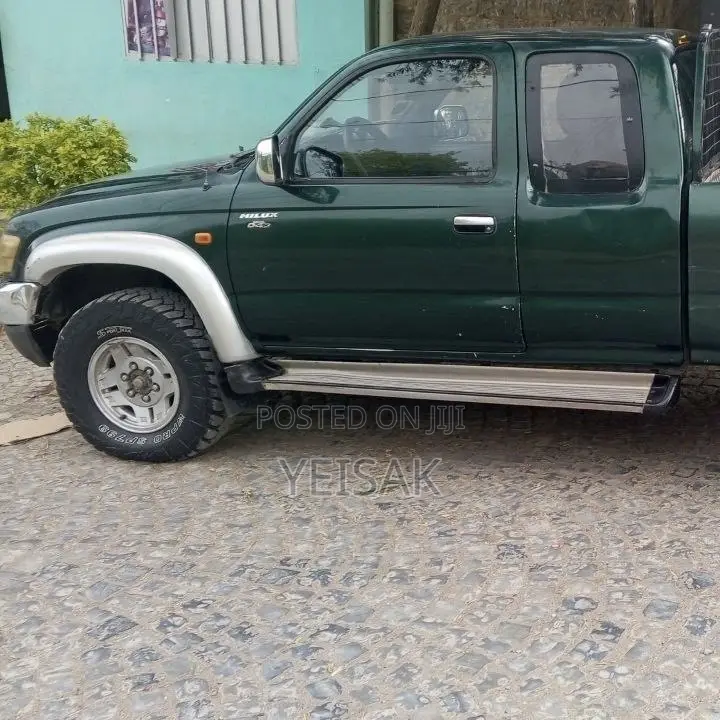 Toyota Hilux 2002 Green