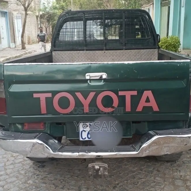 Toyota Hilux 2002 Green