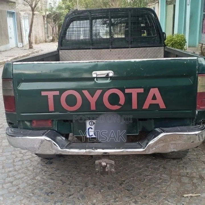 Toyota Hilux 2002 Green