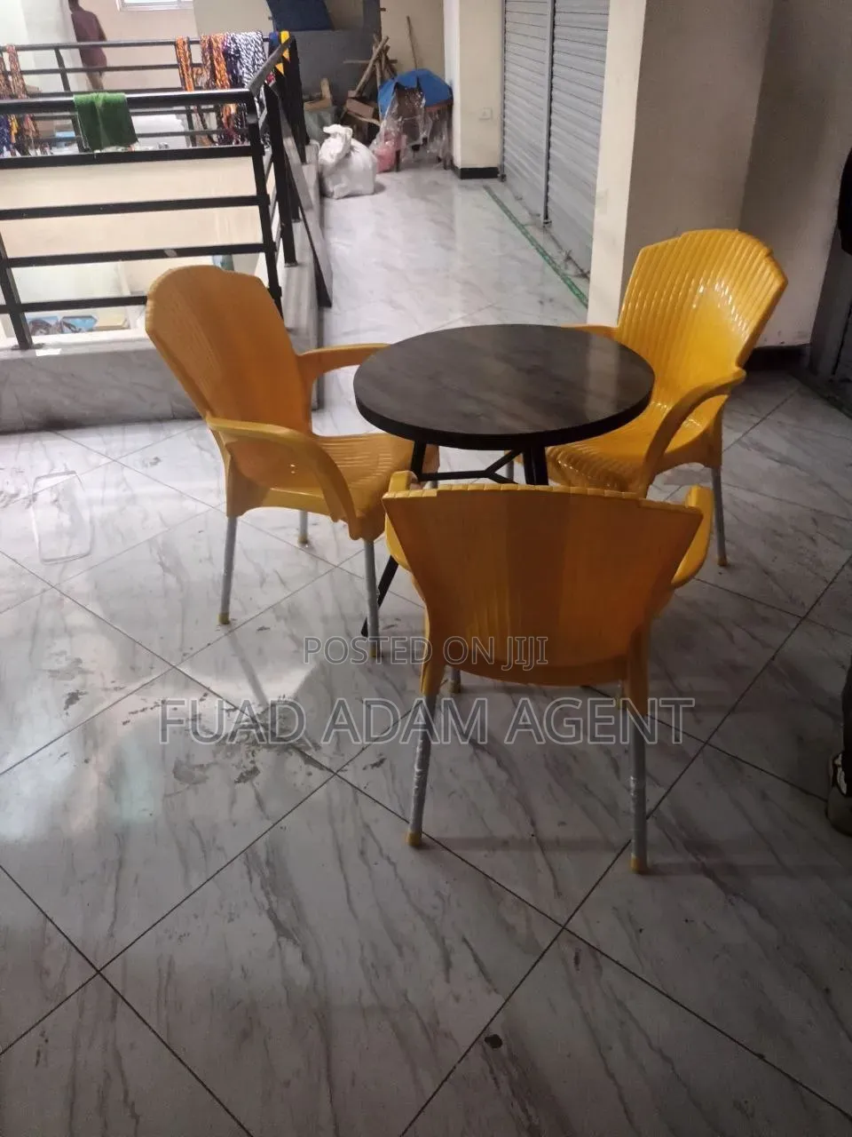 Heavy-Duty Plastic Café Chair ጠንካራ የፕላስቲክ ካፌ ወንበር