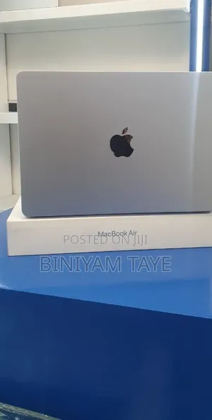 New Laptop Apple MacBook Air 2025 M4 16GB Apple M4 SSD 512GB