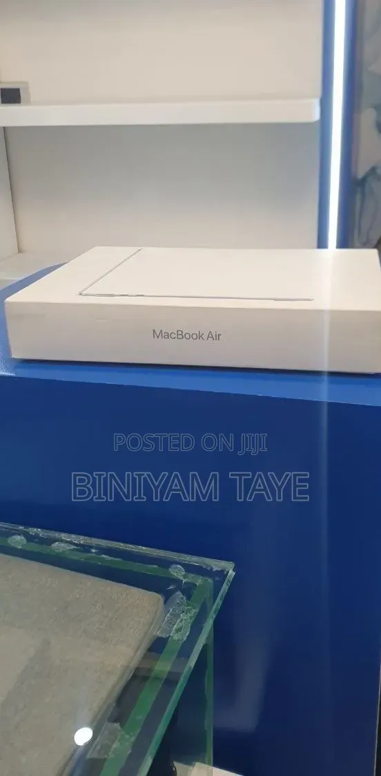 New Laptop Apple MacBook Air 2025 M4 16GB Apple M4 SSD 512GB