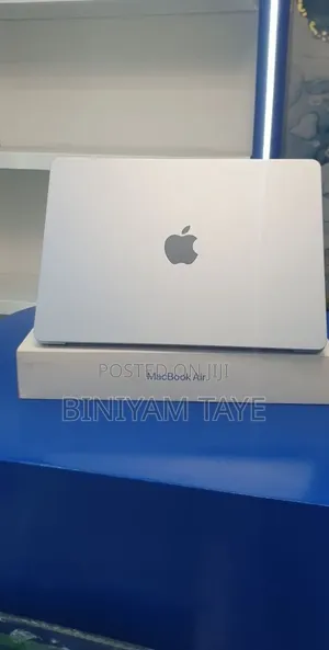 New Laptop Apple MacBook Air 2025 M4 16GB Apple M4 SSD 512GB