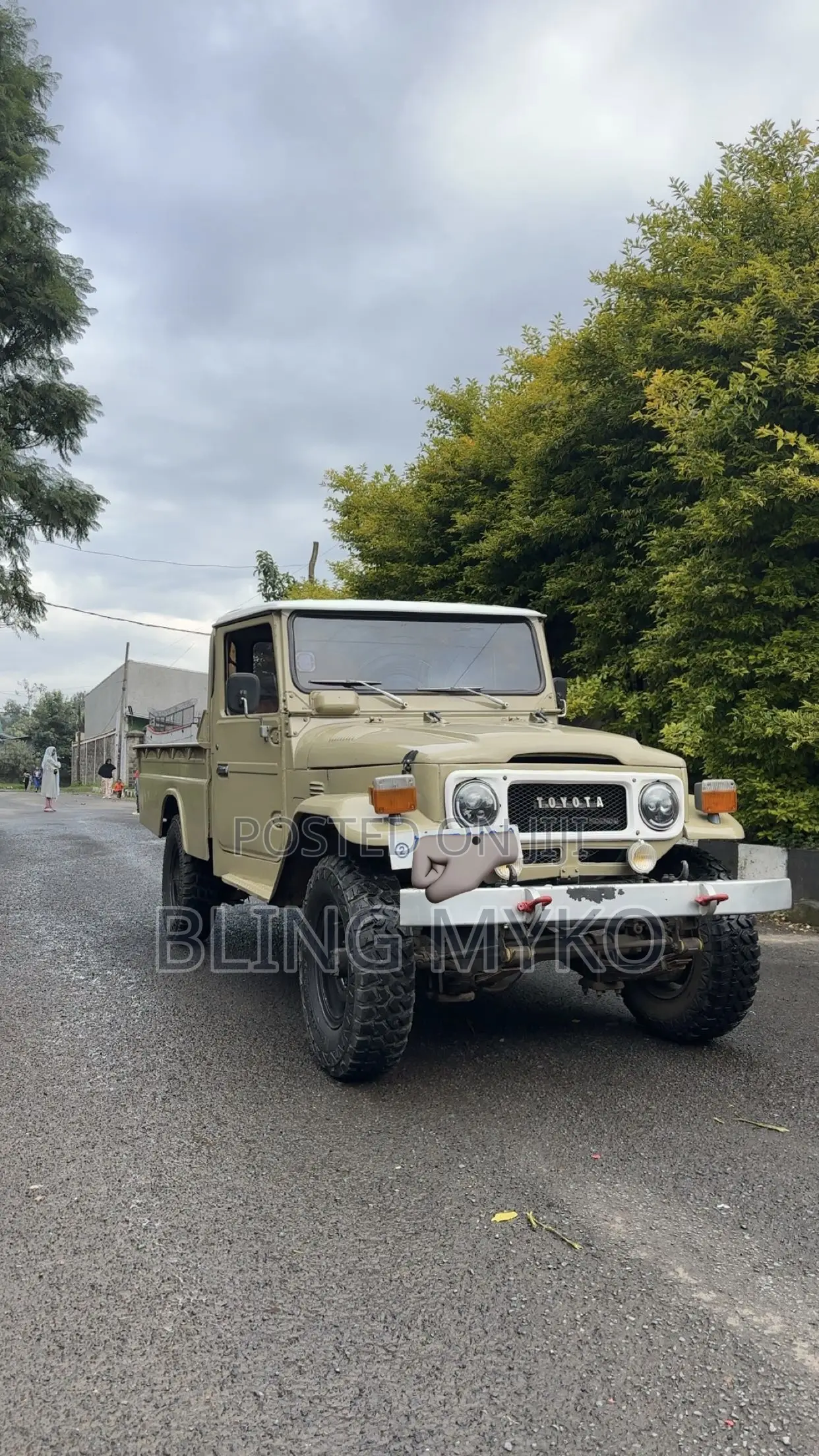 Toyota Land Cruiser 45 Pickup 1984 Gold