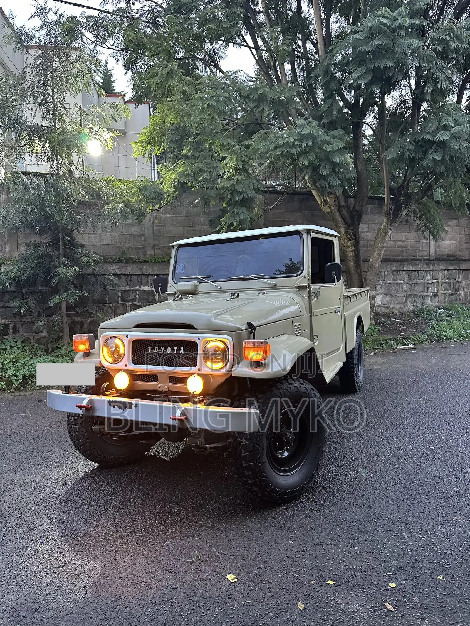 Toyota Land Cruiser 45 Pickup 1984 Gold