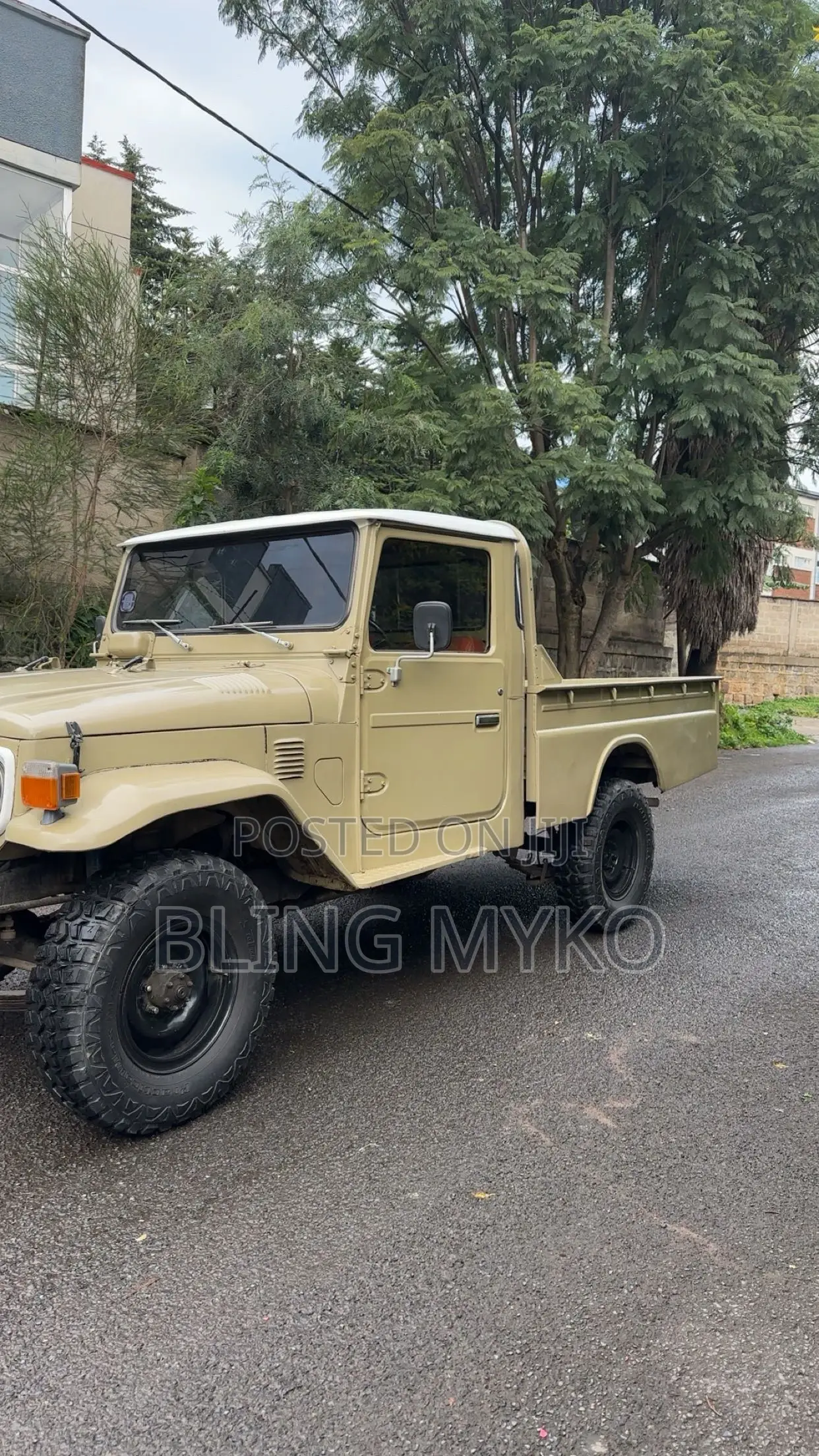 Toyota Land Cruiser 45 Pickup 1984 Gold
