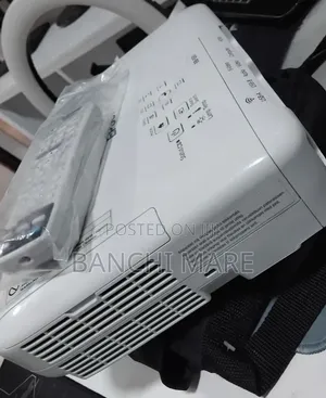 EPSON Projector
Model Name: EB-S31
Hardware Interface: VGA, USB