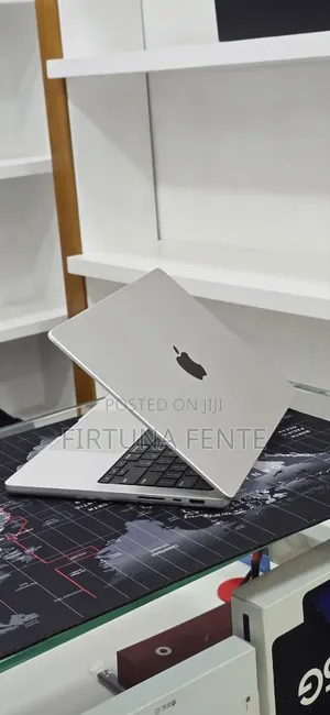 New Laptop Apple MacBook Pro 2020 M1 16GB Apple M1 Pro SSD 512GB
