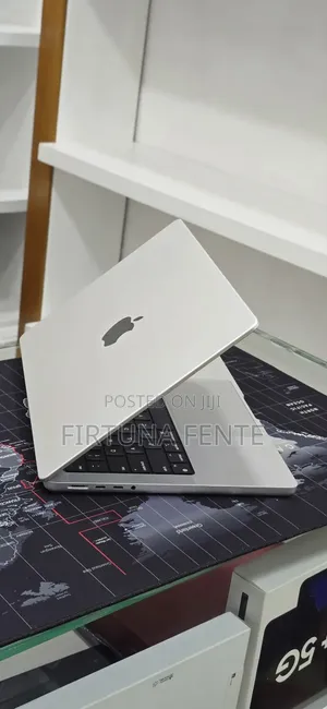 New Laptop Apple MacBook Pro 2020 M1 16GB Apple M1 Pro SSD 512GB