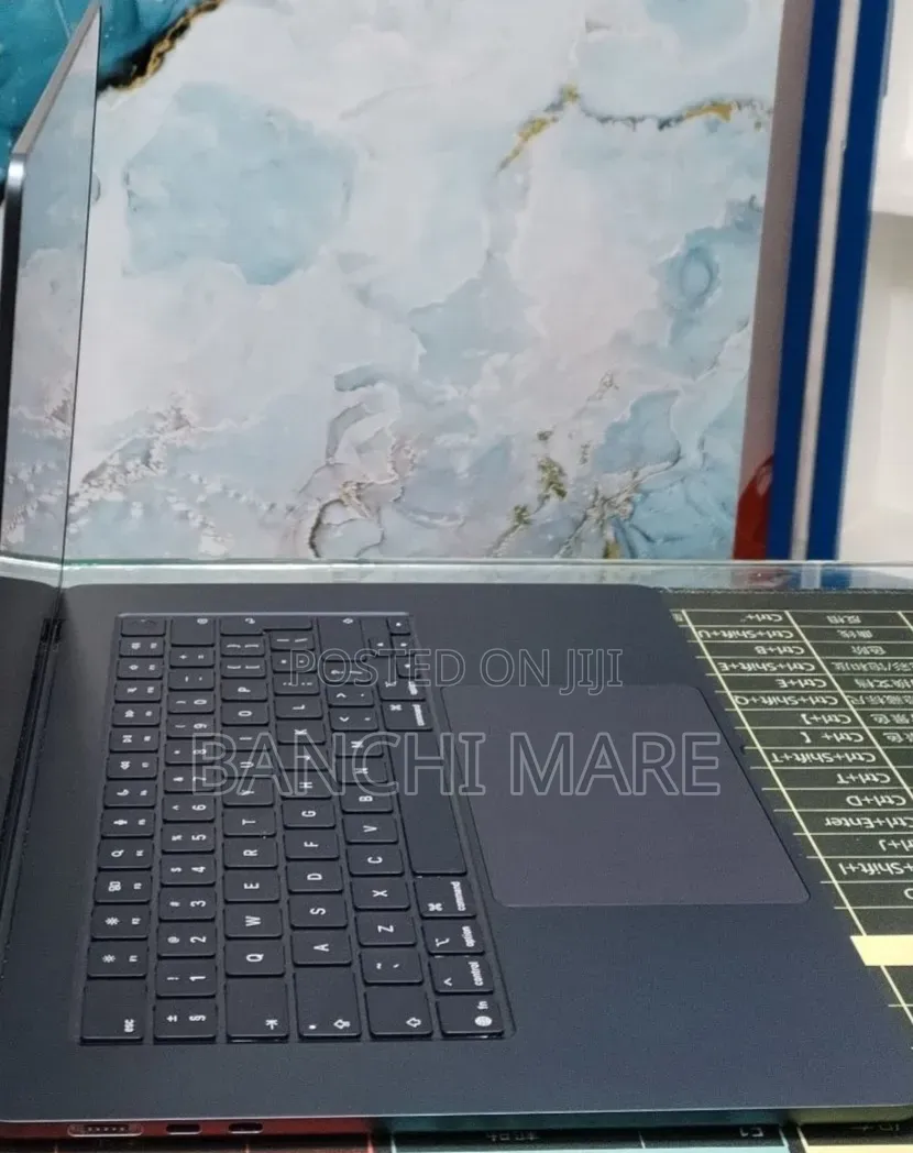 New Laptop Apple MacBook Air 2025 M4 16GB Apple M4 SSD 256GB