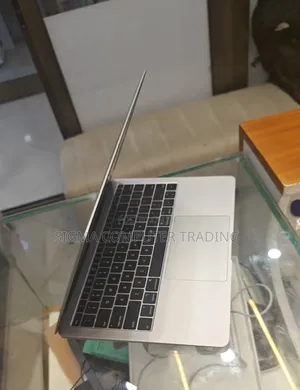 New Laptop Apple MacBook Air 2019 8GB Intel Core i5 SSD 256GB