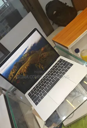 New Laptop Apple MacBook Air 2019 8GB Intel Core i5 SSD 256GB