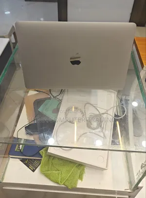 New Laptop Apple MacBook Air 2019 8GB Intel Core i5 SSD 256GB