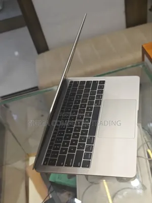 New Laptop Apple MacBook Air 2019 8GB Intel Core i5 SSD 256GB